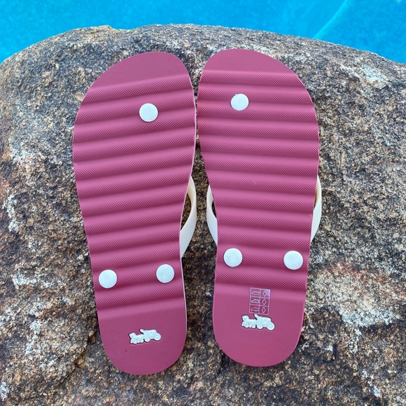 🍌NWT🍌 COACH pink & yellow banana  flip flops - Picture 8 of 9